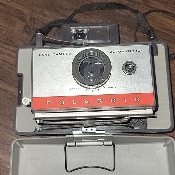 Polaroid Black & White/Color 104 Vintage Camera with accessories - Picture 7 of 12